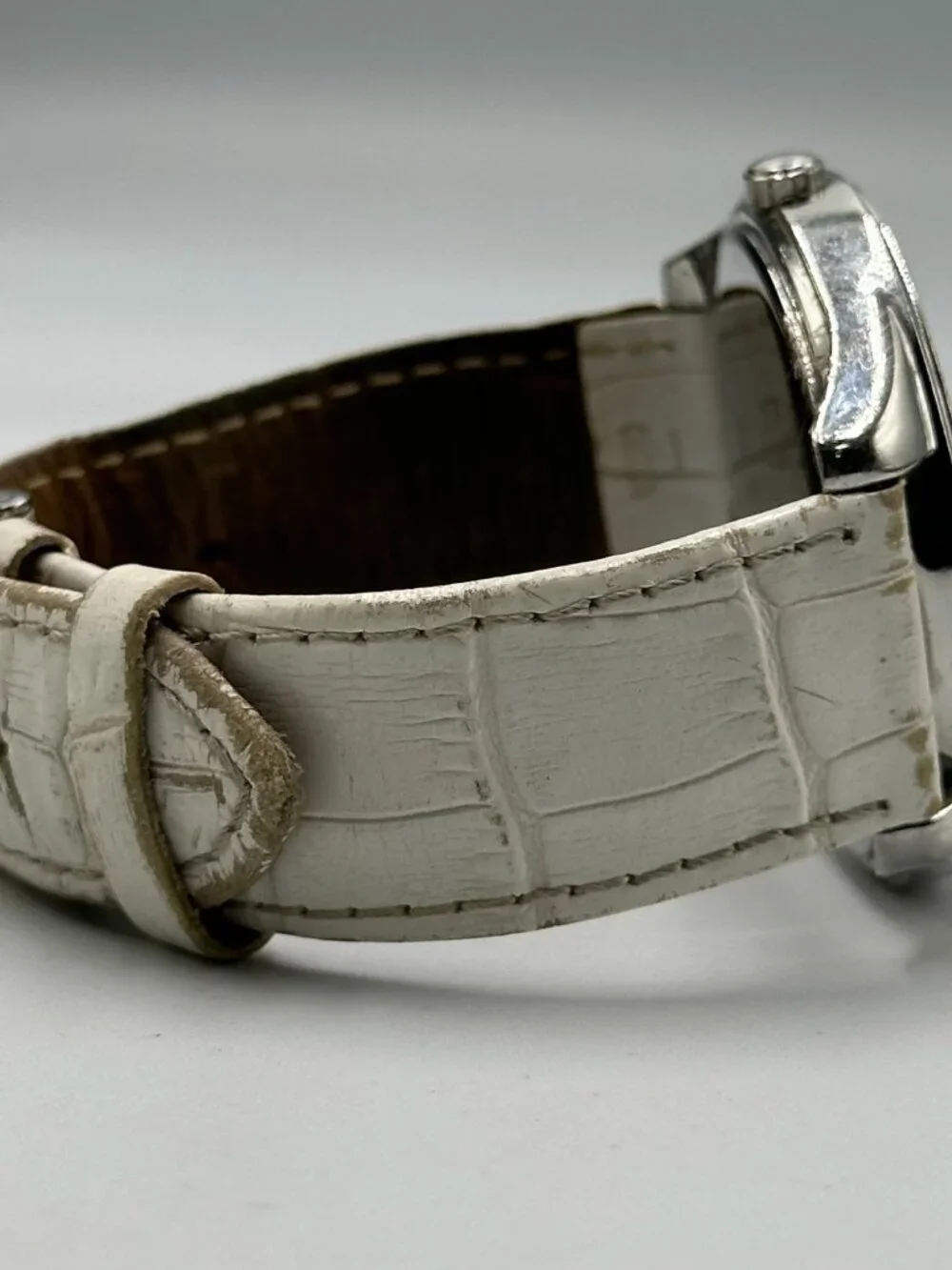 Guess Watch Women Silver Tone Heart Dial White Leather Band New Battery 9.5 Inch
